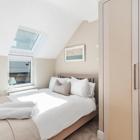 Weybridge - 2 Bed - Parking Apartman Kültér fotó