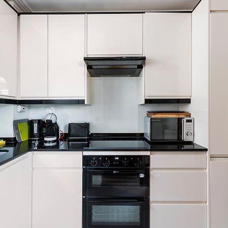 Weybridge - 2 Bed - Parking Apartman Kültér fotó