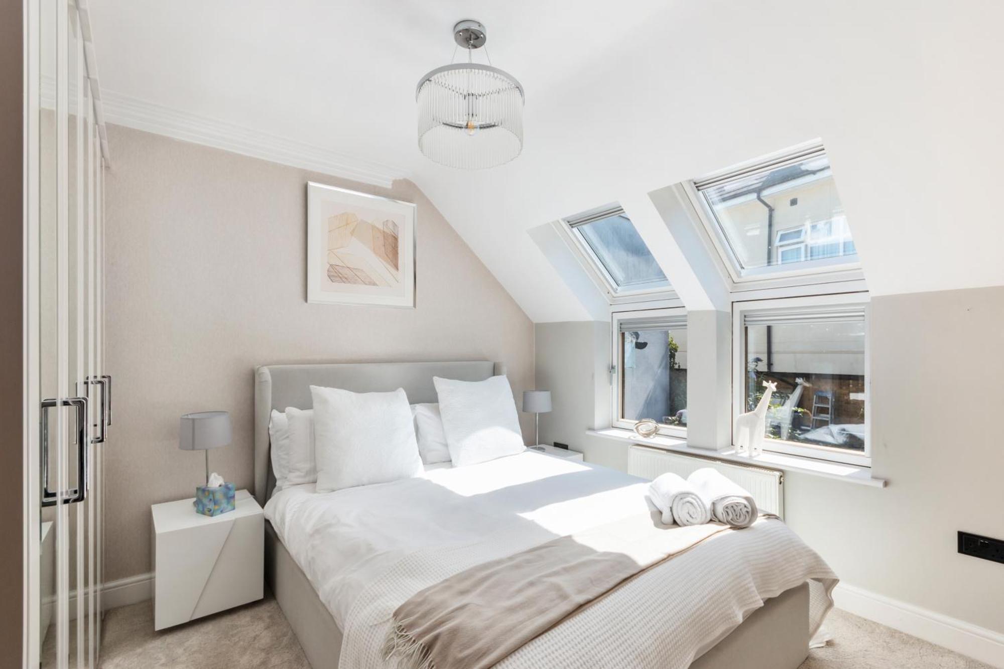 Weybridge - 2 Bed - Parking Apartman Kültér fotó