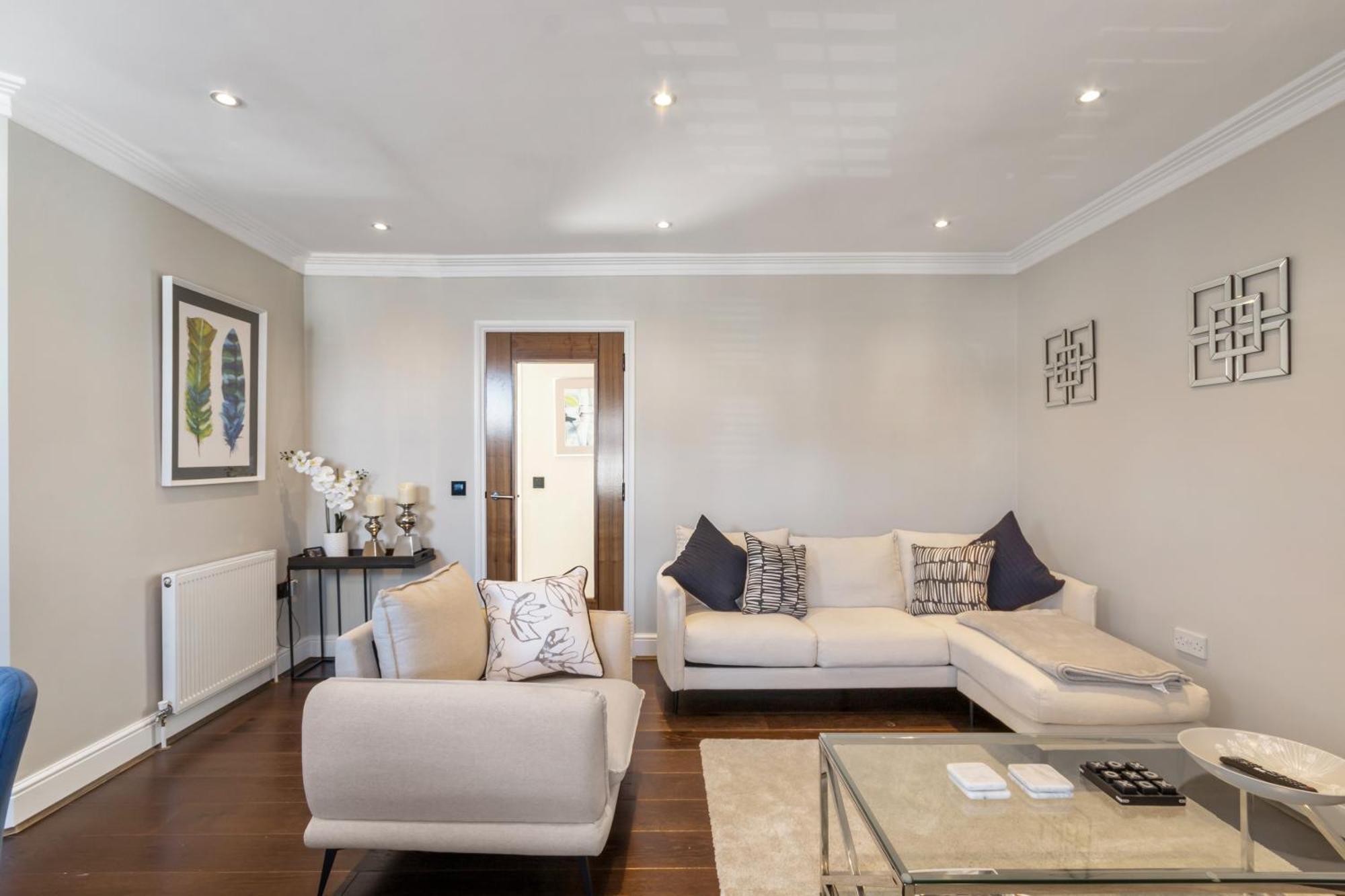 Weybridge - 2 Bed - Parking Apartman Kültér fotó